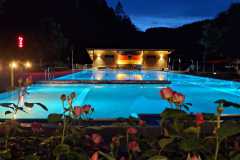 Freibad-bei-Nacht